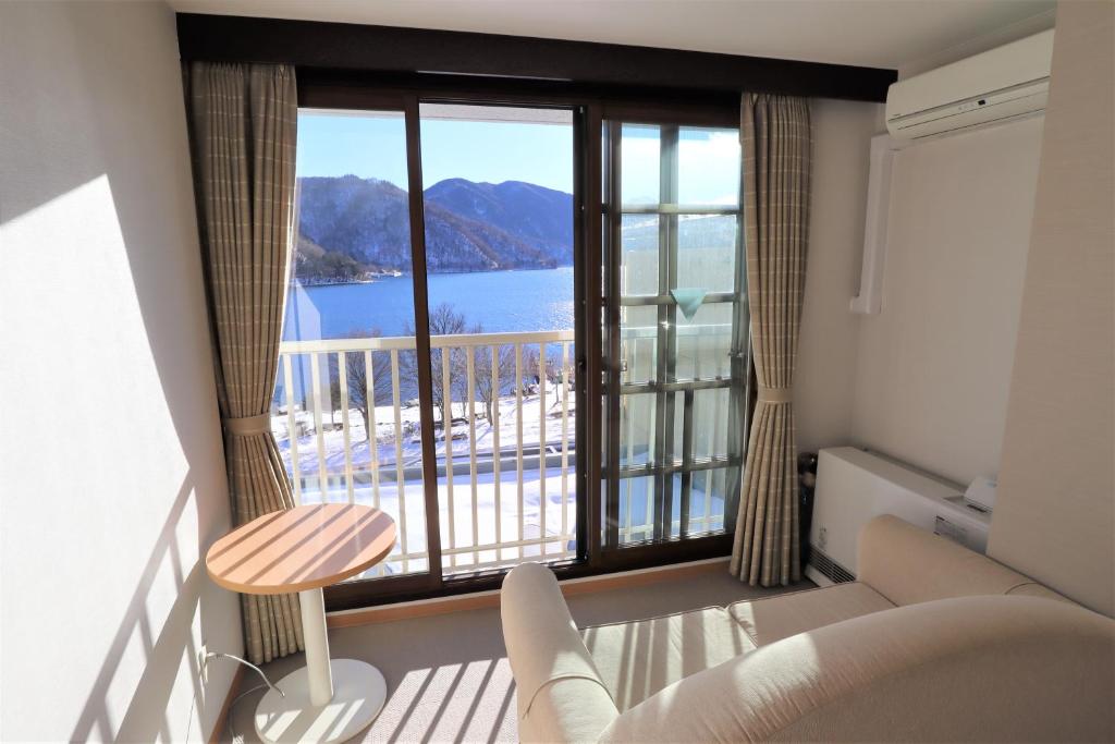 Hatago Nagomi Lake View Room