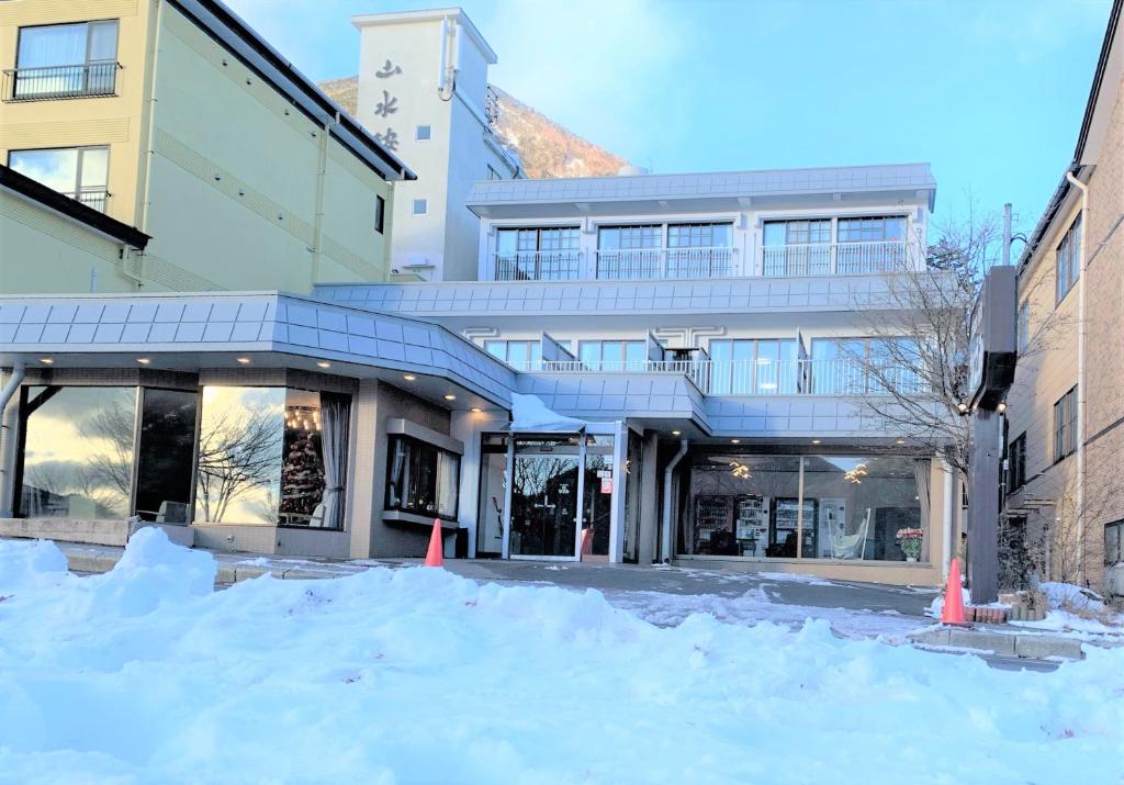 Hatago Nagomi Ryokan Snowy Exterior
