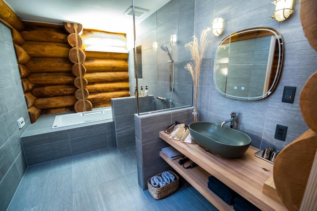 Hatcho No Yu Bathroom