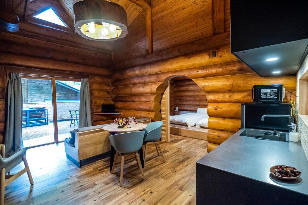 Hatcho No Yu Log Cabin Room