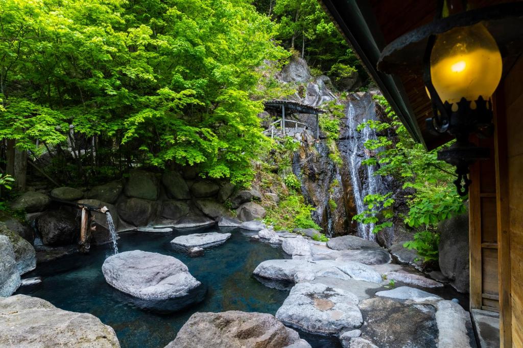 Hatcho No Yu Outdoor Onsen Waterfall