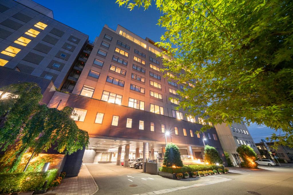 Hida Hotel Plaza Exterior Night