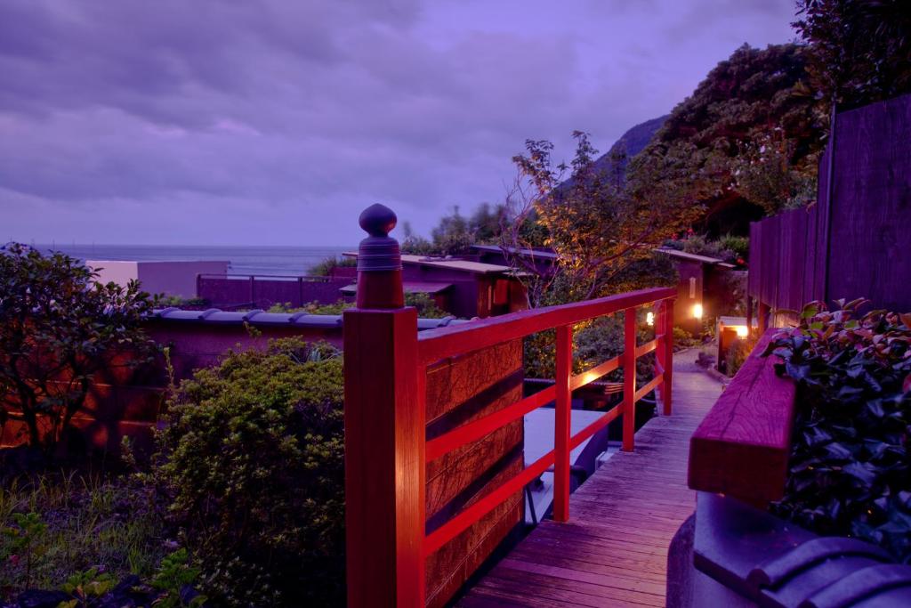 Hiina Hotel Garden Walkway