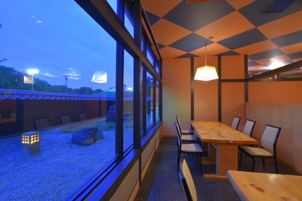 Hill Hotel Sunpia Iga Restaurant Interior