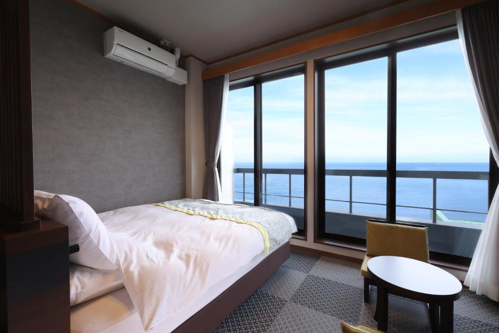 Himi Umiakari Onsen Hotel Ocean View Room