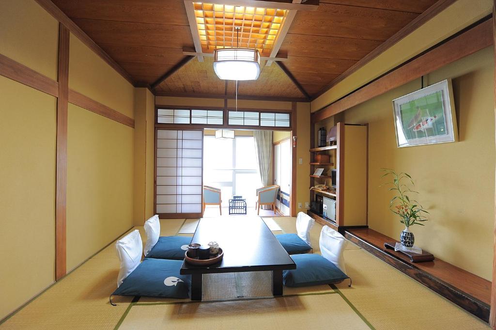 Himi Umiakari Onsen Hotel Tatami Room