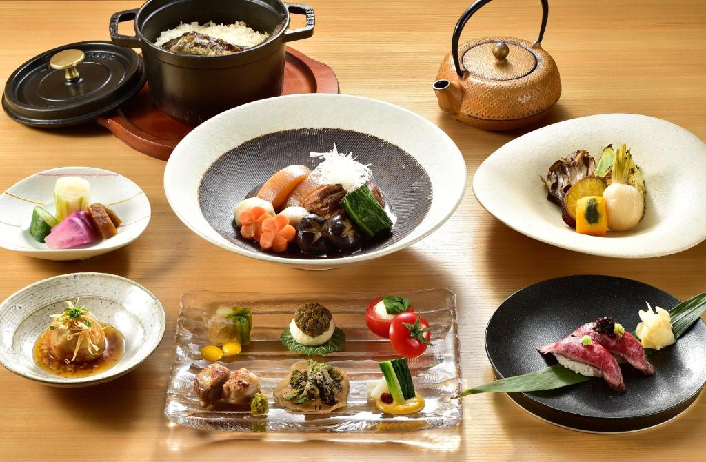 Hinatami Kan Ryokan Kaiseki Meal