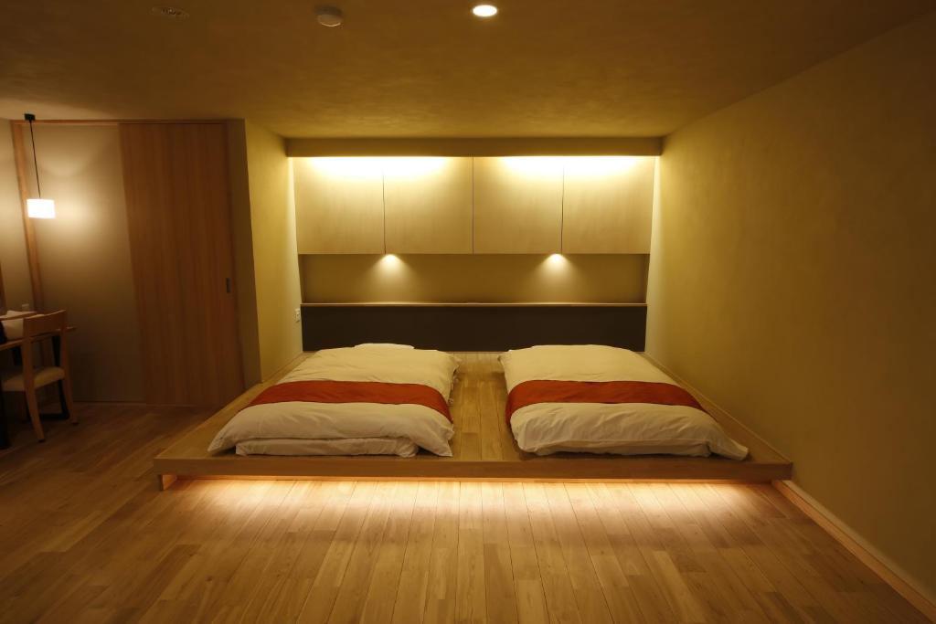 Hinatami Kan Ryokan Modern Bedroom