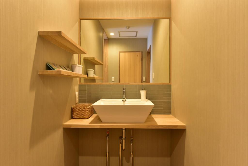 Hinatami Kan Ryokan Washbasin Area
