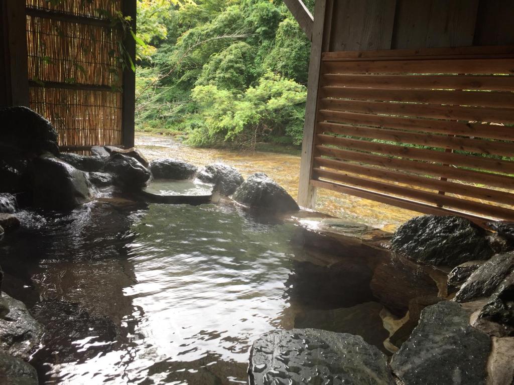 Honke Bankyu Riverside Onsen