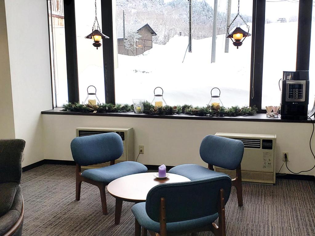 Hotel And Onsen 2307 Shiga Kogen Lounge Seating