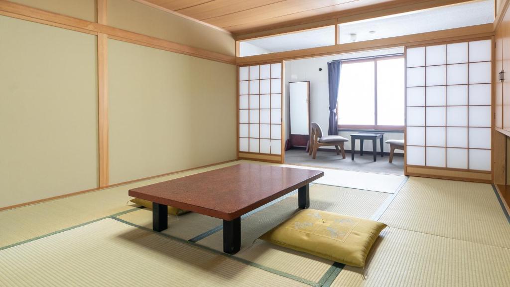 Hotel And Onsen 2307 Shiga Kogen Tatami Room