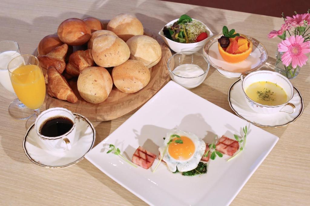 Hotel Belle Cour Inomata Breakfast Spread