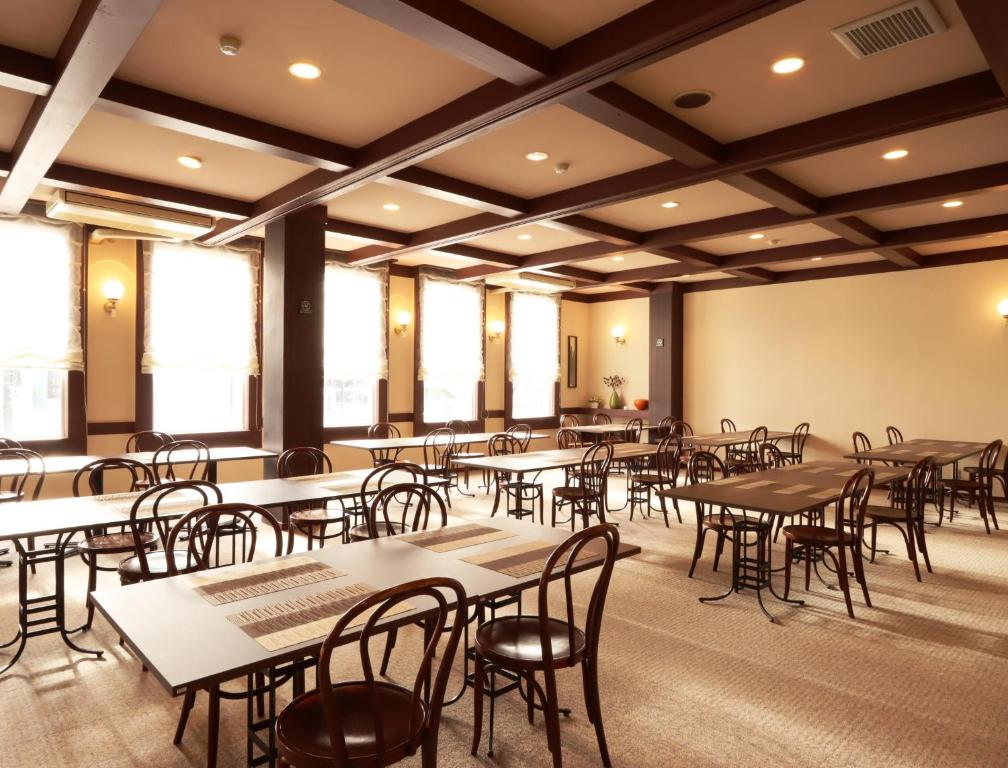 Hotel Cerulean Alpine Dining Room