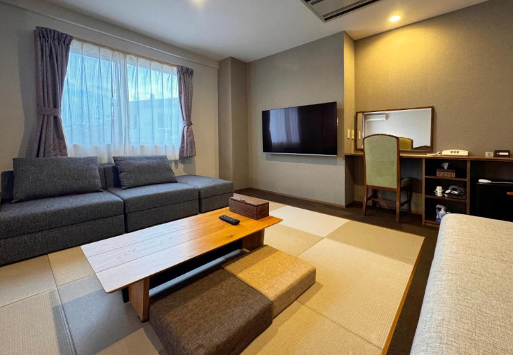 Hotel Cerulean Alpine Tatami Lounge Room
