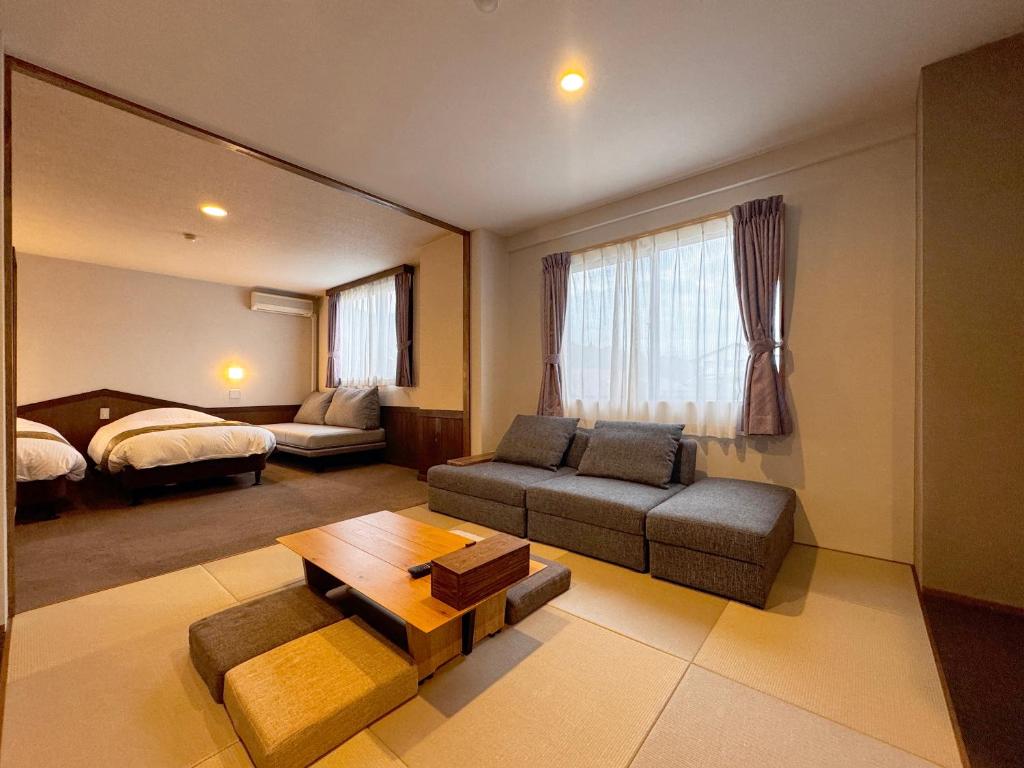 Hotel Cerulean Alpine Tatami Room