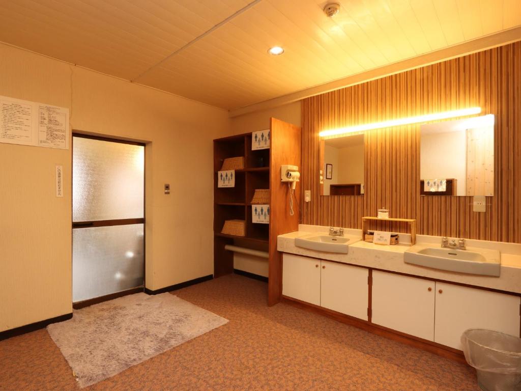 Hotel Cerulean Alpine Washroom