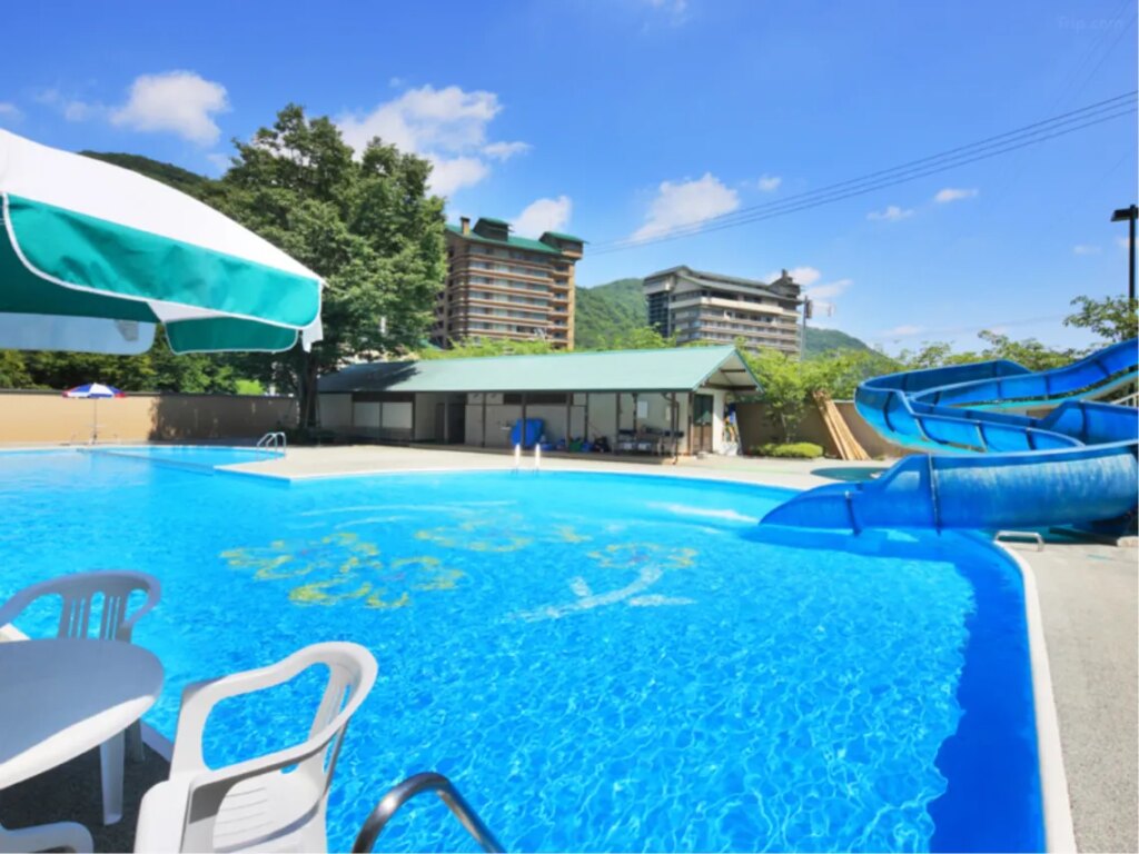 Hotel Hana No Yu Outdoor Pool Water Slide