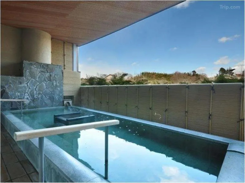Hotel Isobe Garden Outdoor Onsen