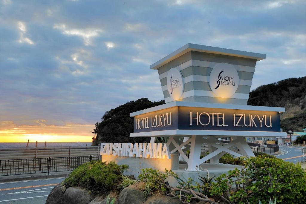 Hotel Izukyu Entrance Sign