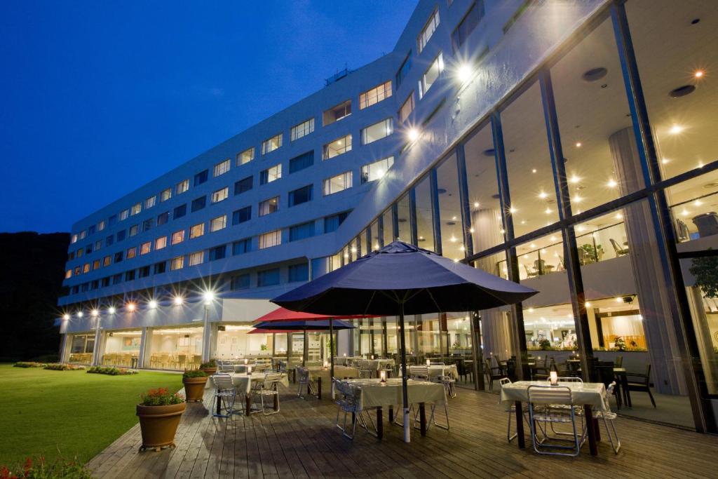 Hotel Izukyu Exterior Night