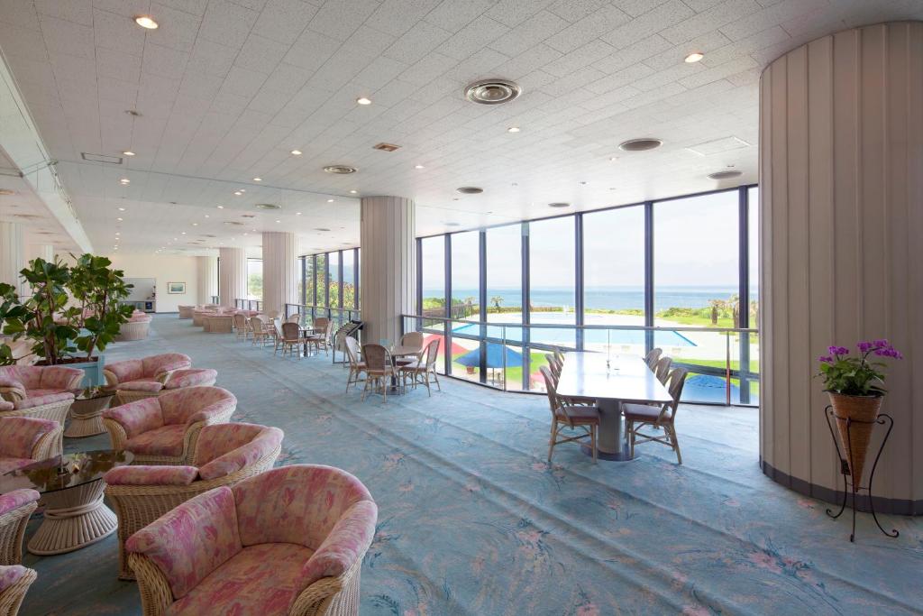 Hotel Izukyu Ocean View Lounge