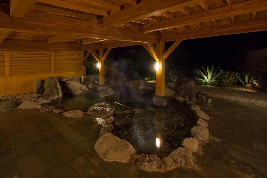Hotel Izukyu Open Air Onsen