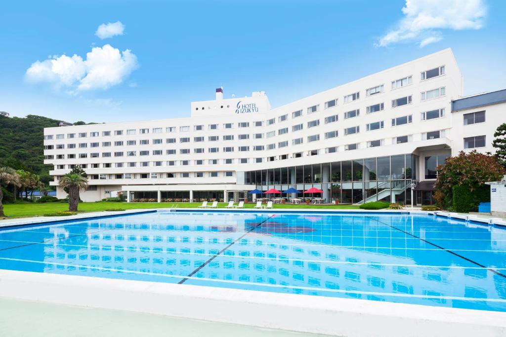 Hotel Izukyu Outdoor Pool