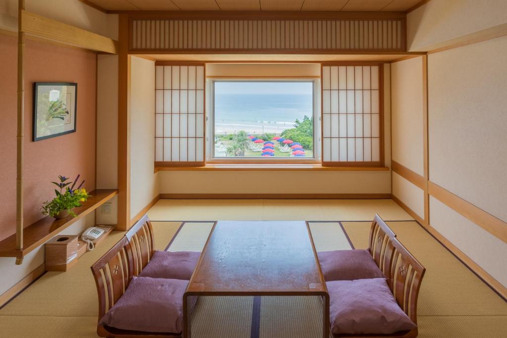 Hotel Izukyu Tatami Room Ocean View