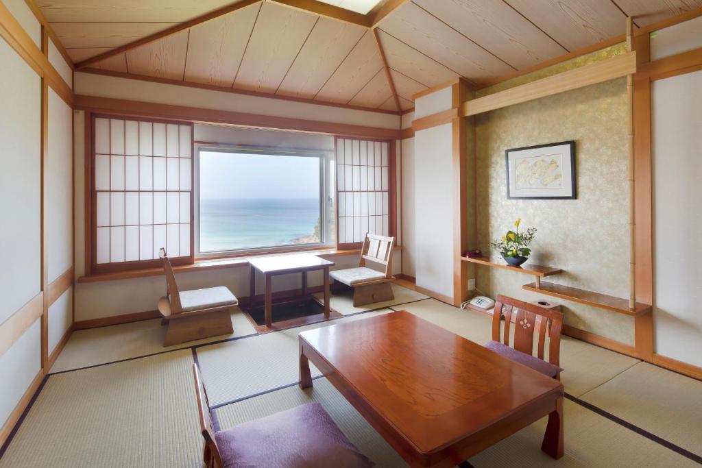 Hotel Izukyu Tatami Room Ocean View