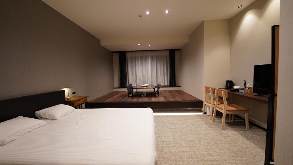 Hotel K Echigo Yuzawa Onsen Ryokan Modern Room
