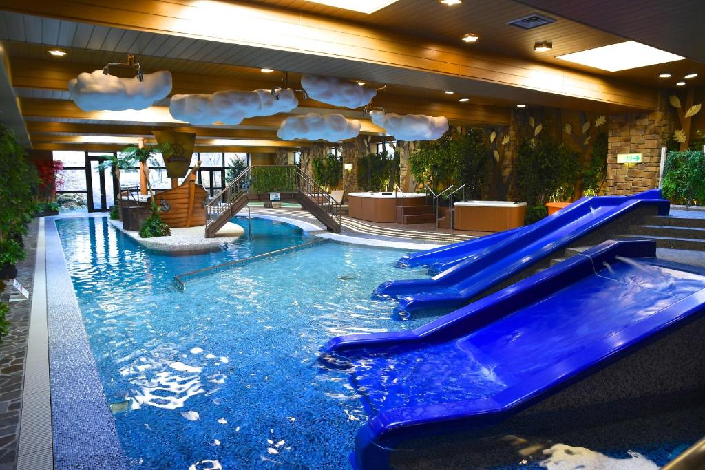 Hotel Karuizawa 1130 Indoor Pool Slide