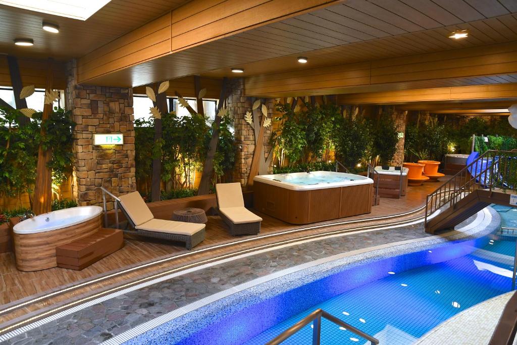 Hotel Karuizawa 1130 Indoor Pool Spa