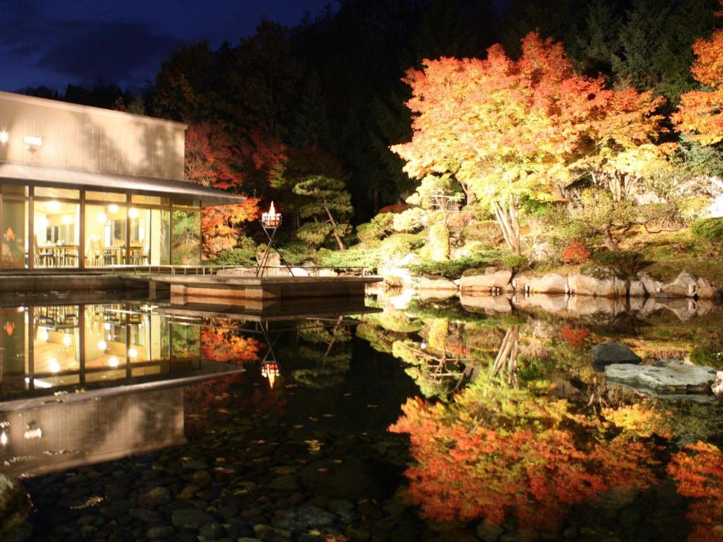 Hotel Kazuno Japanese Garden Night