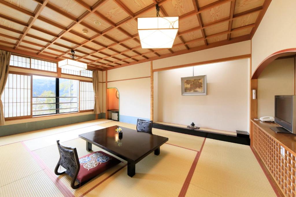 Hotel Keigetsu Tatami Room
