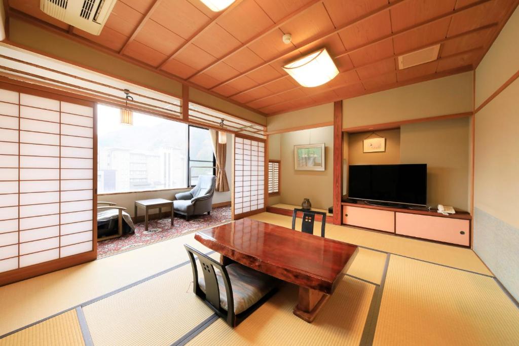 Hotel Keigetsu Tatami Room