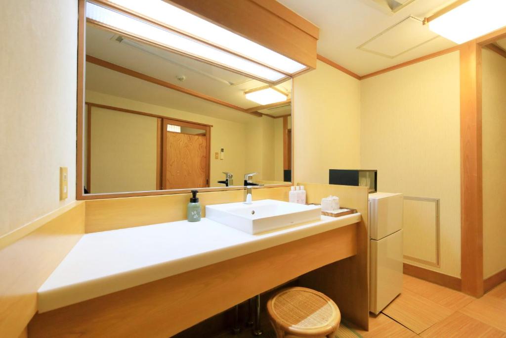 Hotel Keigetsu Vanity Sink Area