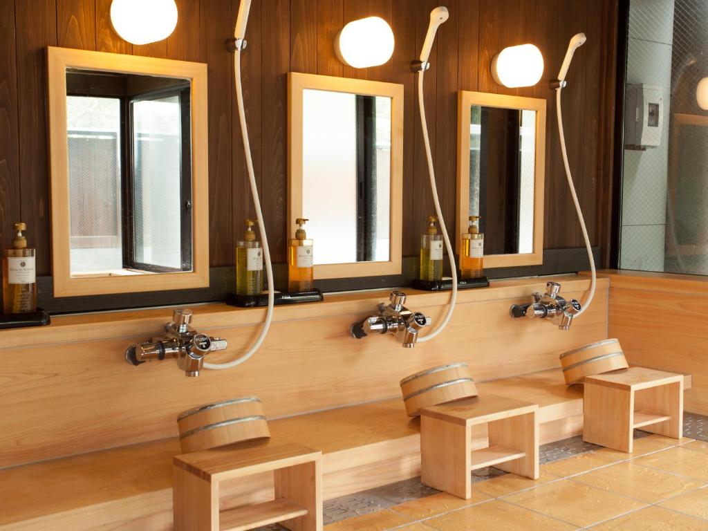 Hotel Kikori Bathhouse Washing Area