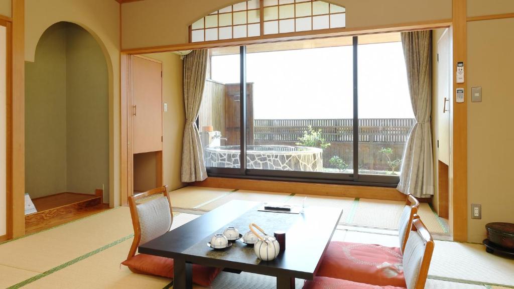 Hotel Koryu Tatami Room