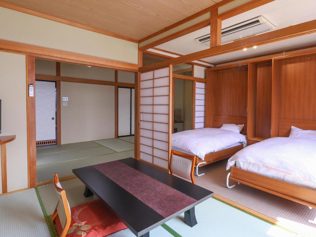 Hotel Koryu Tatami Room
