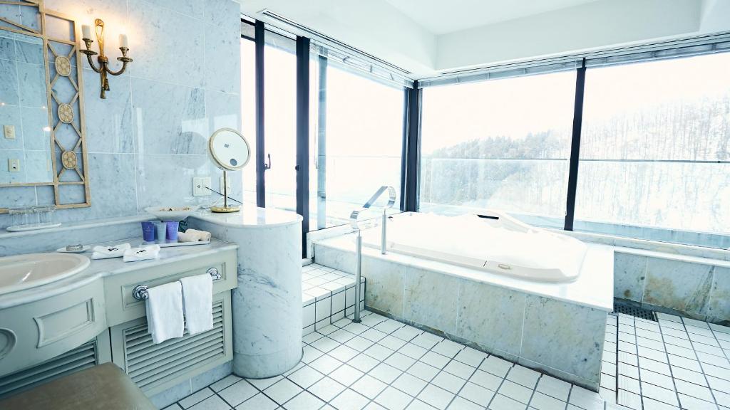 Hotel Listel Inawashiro Wing Tower Bathroom