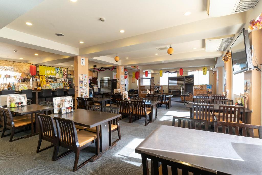 Hotel Monzennoyu Restaurant Dining Area