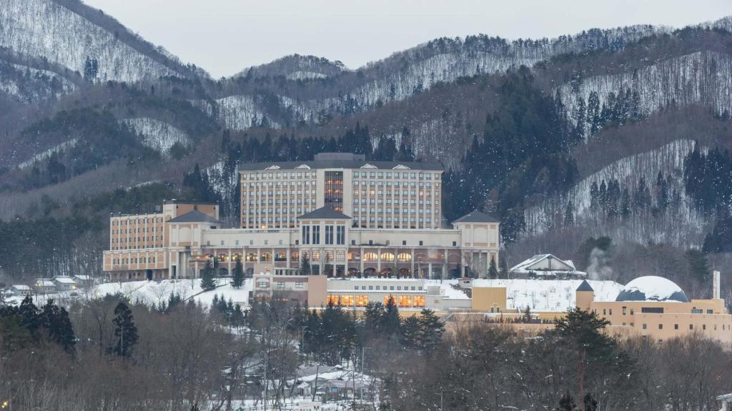 Hotel Mori No Kaze Oushuku Snowy Mountain Exterior
