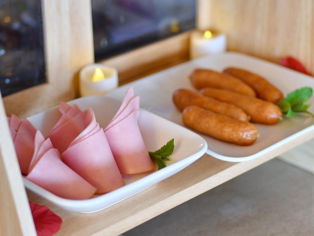 Hotel Mujuan Breakfast Ham Sausages