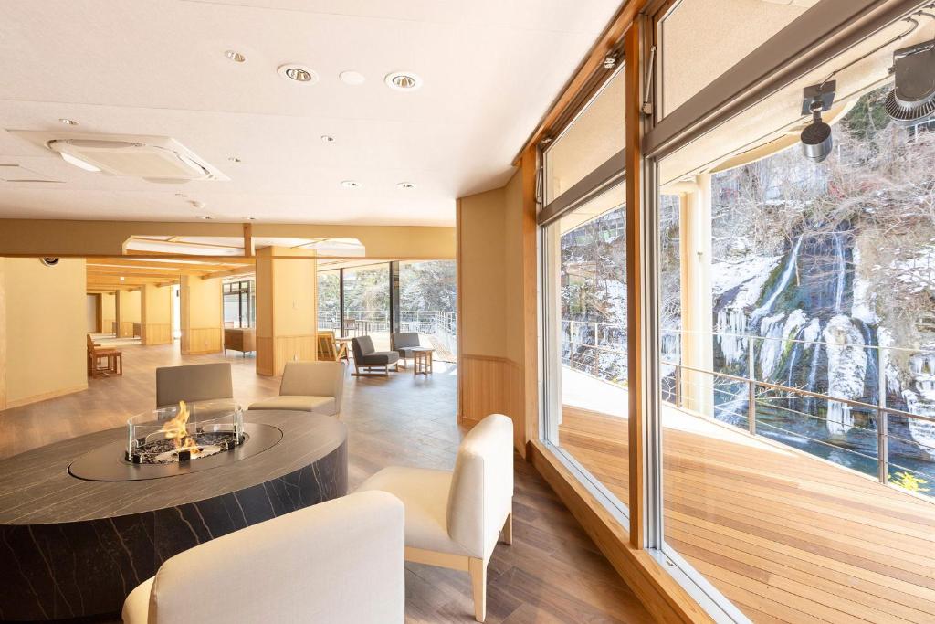 Hotel New Shiobara Lounge Waterfall View