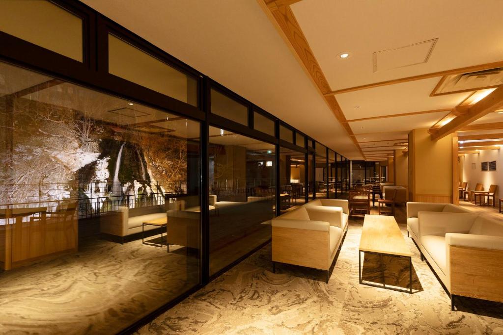 Hotel New Shiobara Lounge Waterfall View