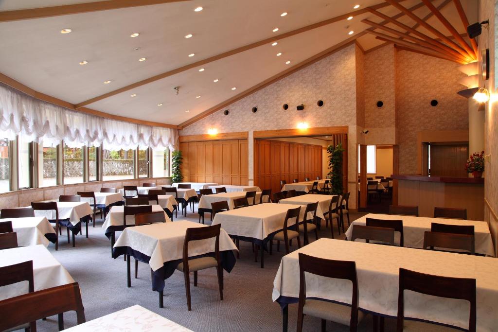 Hotel Oak Forest Dining Room