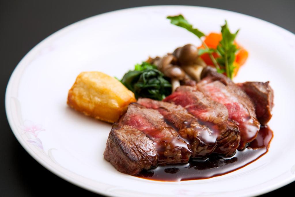 Hotel Oak Forest Steak Dish
