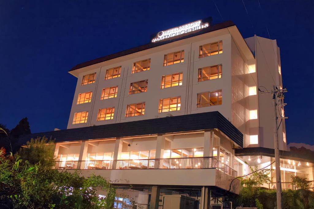 Hotel Resort Yamanouchi Hills Exterior Night