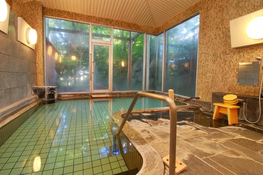 Hotel Resort Yamanouchi Hills Indoor Onsen Bath